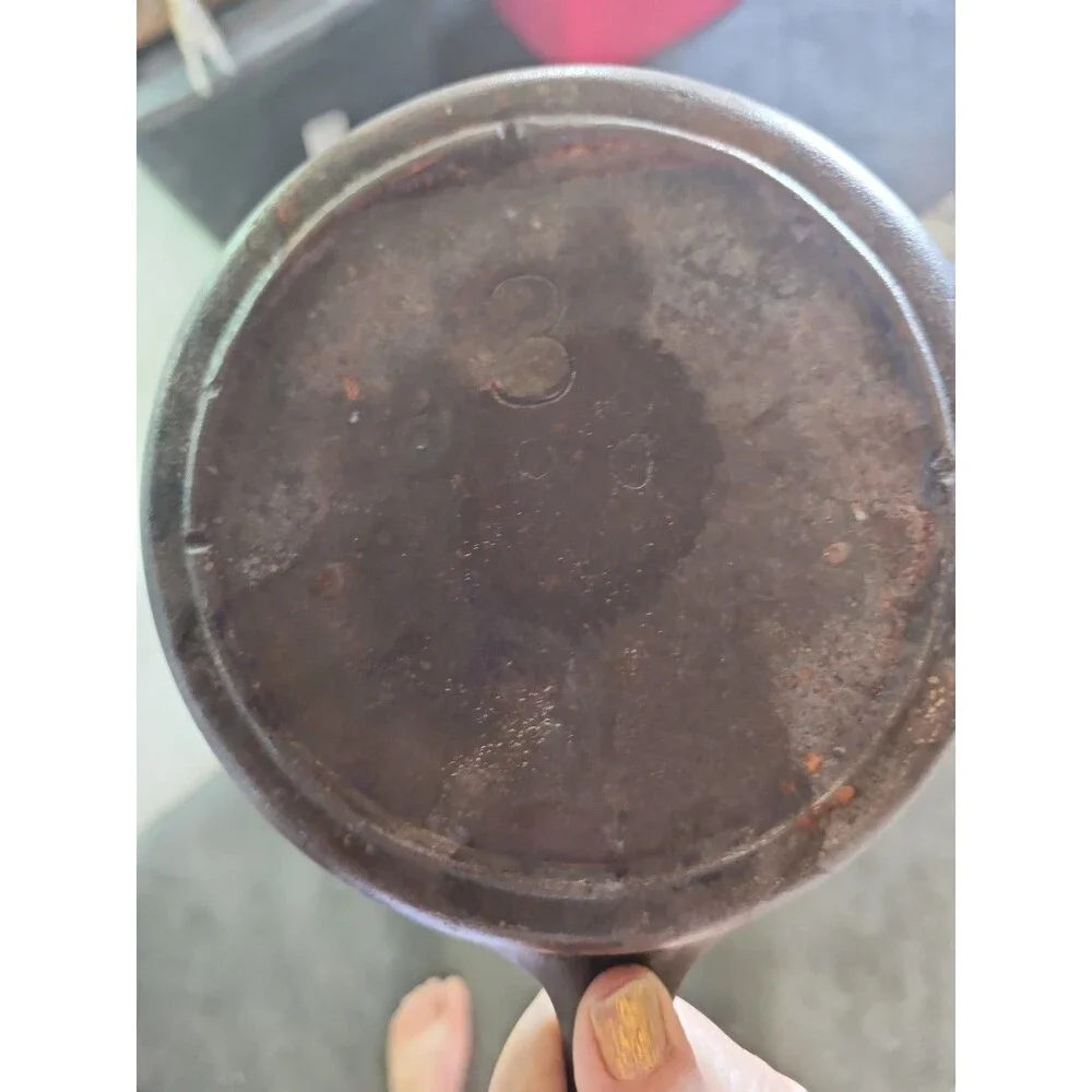 No. 3   Cast Iron Skillet    Heat Ring